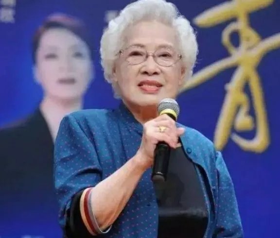 演员秦怡去世了是真的还是谣言?