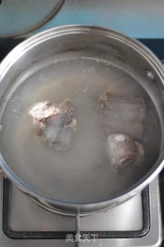 胡萝卜玉米排骨汤