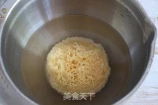银耳莲子汤