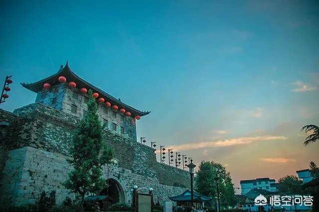 南京鸡鸣寺那里的明城墙收30元门票,你认为值么?