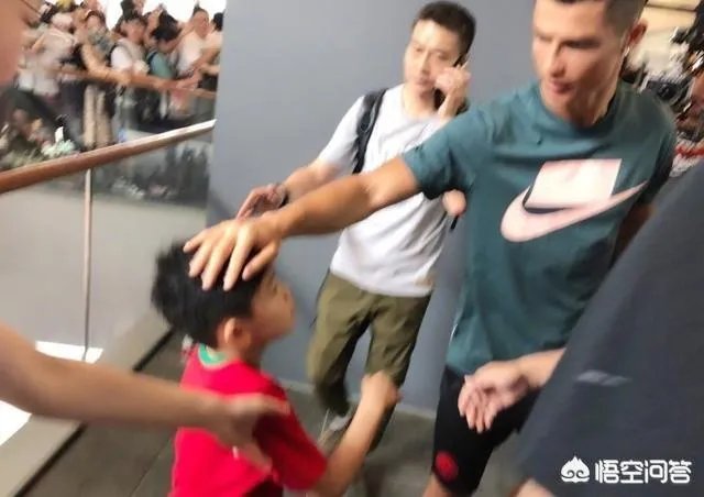 C罗中国行期间,为何会面中国球员王大雷?