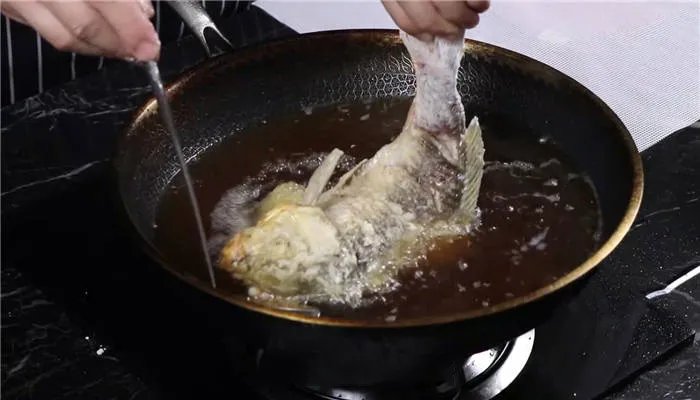 糖醋鲤鱼的做法 糖醋鲤鱼的家常做法