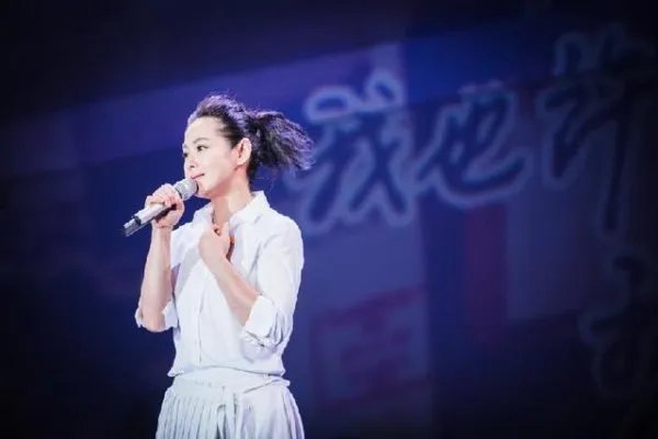 刘若英的歌声唱哭了很多人,她经历过什么呢?