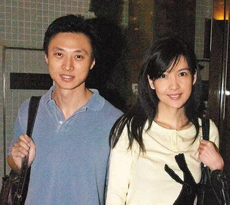 周慧敏离婚了吗? 被曝出貌似神复合