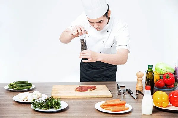 厨师为什么要戴高帽子