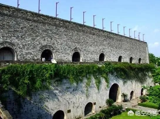 南京鸡鸣寺那里的明城墙收30元门票,你认为值么?