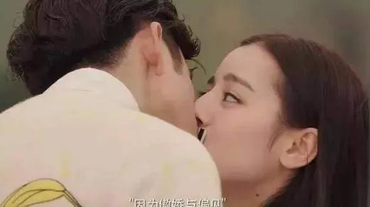 明星拍吻戏为了不用真亲,各种道具也是绝了,还不如不用呢,你怎么看?