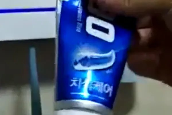 挤牙膏器怎么用图解